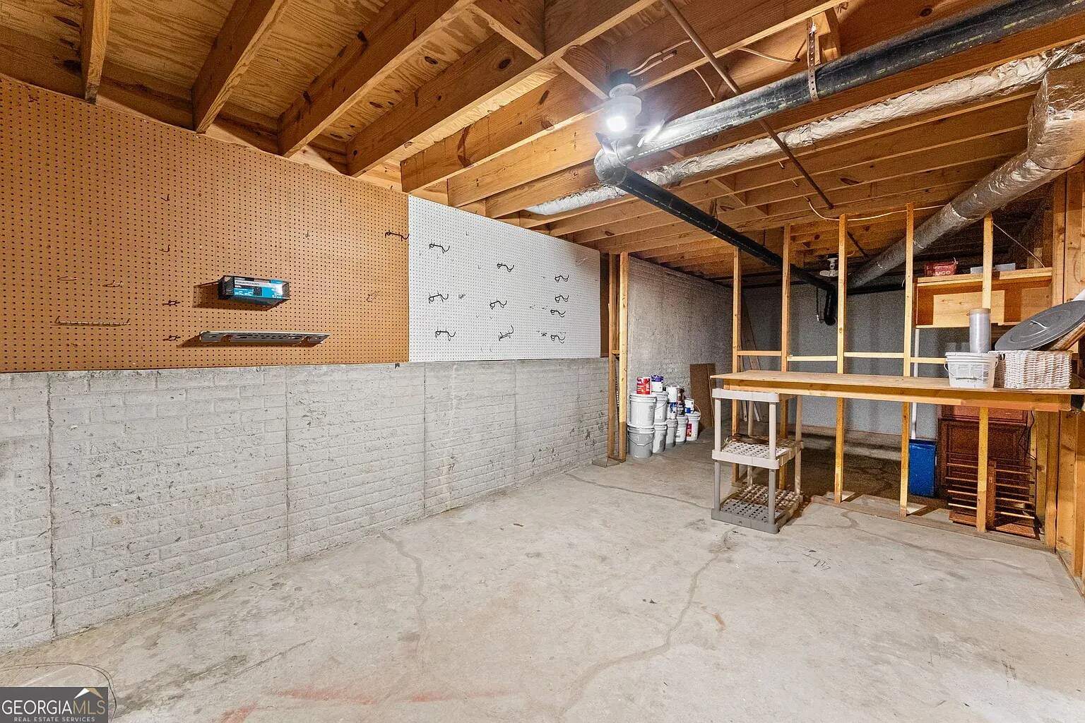 Building Photo - 220 Hollyridge Dr