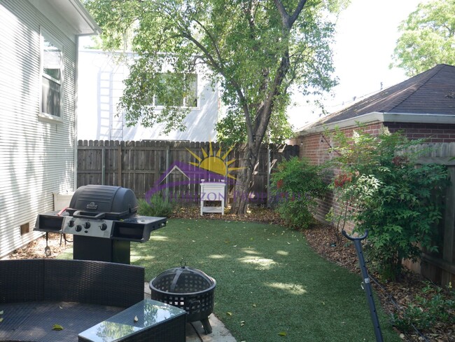 Building Photo - Unique 3 Bed 2 Bath 1,359 Sq. Ft. Midtown ...