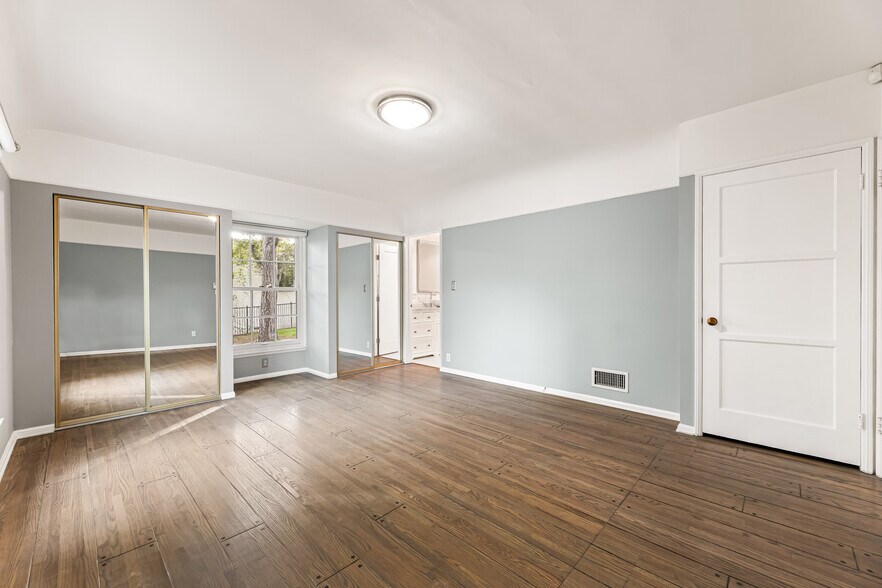 Building Photo - 2450 Hermosita Dr