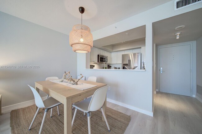 Building Photo - 1900 Sunset Harbour Dr