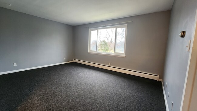 Building Photo - 76 Mallory Rd