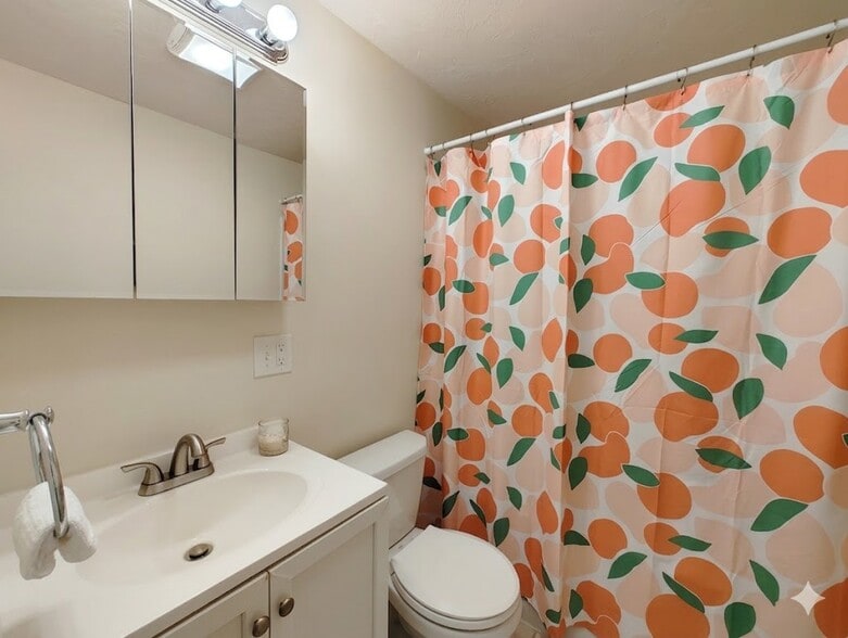 Building Photo - 1056 Cambridge St