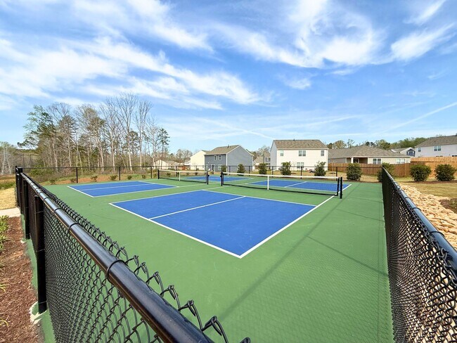 Building Photo - 605 Palmerston Dr