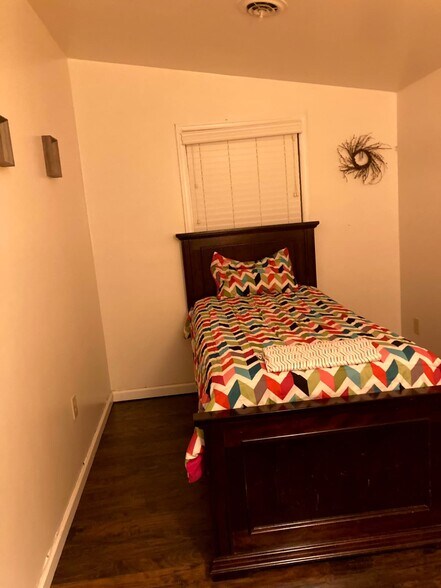 Building Photo - 1132 Shanghai Rd