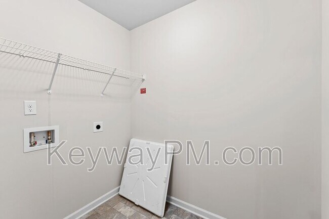 Building Photo - 5033 Vine Ln