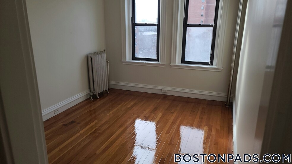 Building Photo - 17-19-19 Washington St S