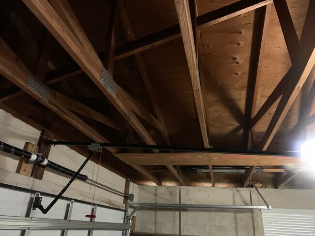 Building Photo - 10790 SW 88th Ave