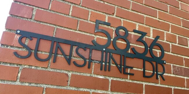 Building Photo - 5836 Sunshine Dr