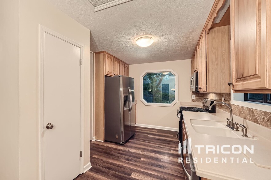 Building Photo - 136 Bramble Oak Dr
