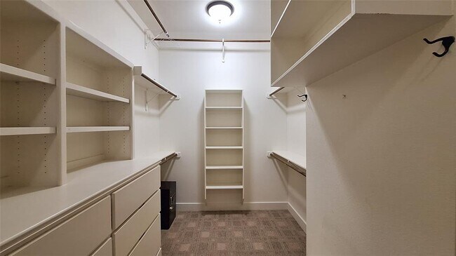 Building Photo - 130 Squires Dr