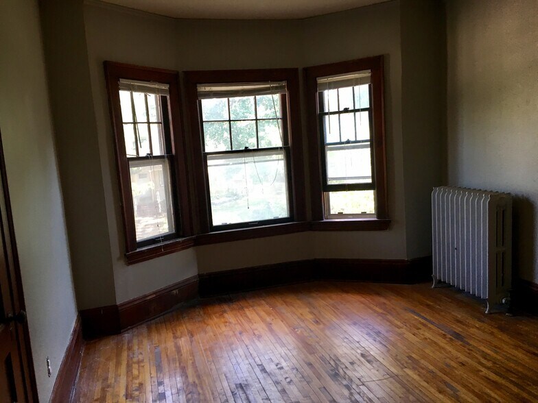 Building Photo - 2600 Emerson Ave S