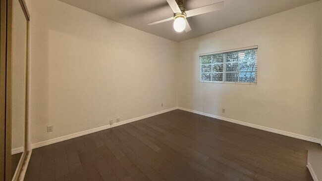 Building Photo - 1054 W Clifton Ave