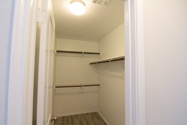 Building Photo - Leonard Crossing - 1006 Rice Drive, Bryan,...