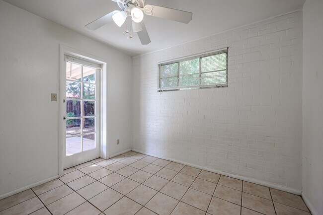 Building Photo - 4608 N 10th Pl