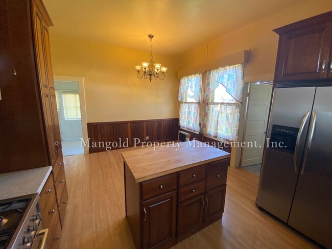 Building Photo - Beautiful Victorian Style 3-Bedroom Home C...