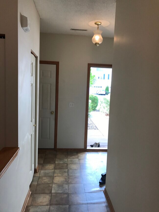 Building Photo - 676 Cobblestone Way