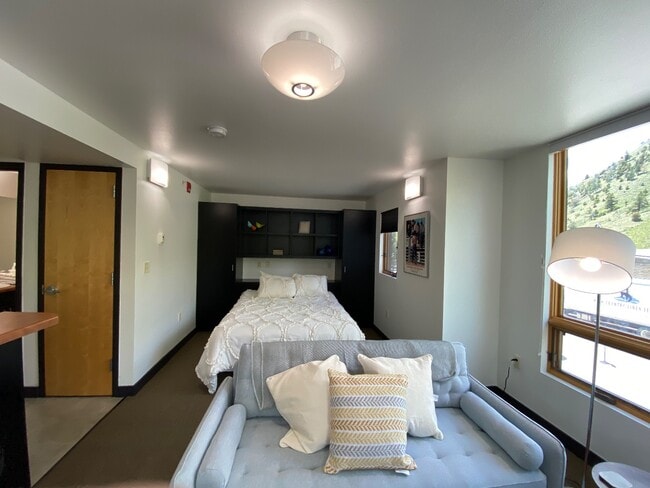 Building Photo - 420 US-89