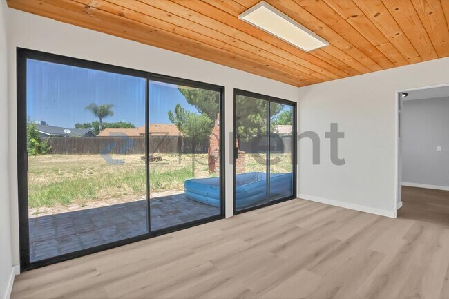 Building Photo - Unit