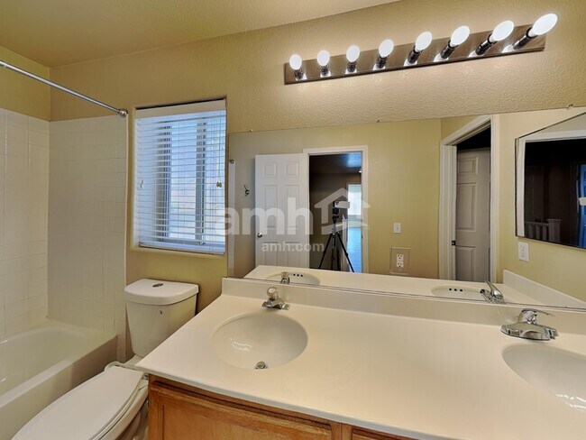 Building Photo - 1335 Milldale Ct