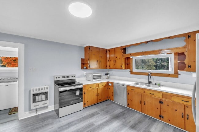 Building Photo - Warm & Welcoming 2 Bed, 2 Bath Home with Solar Panels and Spacious Yard