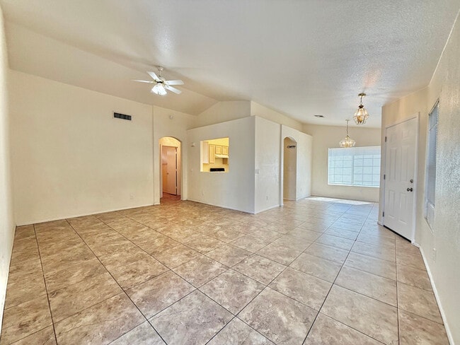 Building Photo - 2316 E Kelton Ln