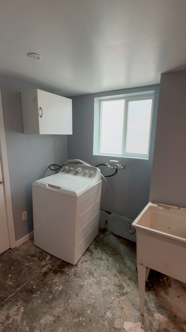 Building Photo - 1449 S Mayfair Ave