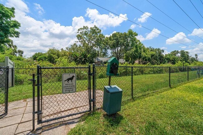 Building Photo - 2500 Winding Creek Blvd