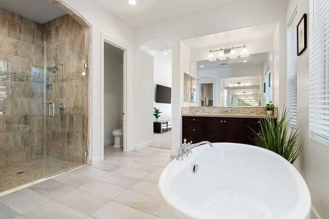 Building Photo - 81805 Four Seasons Pl