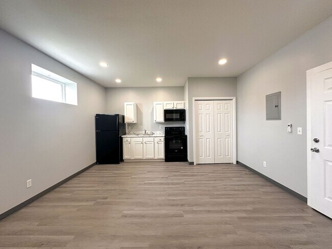 Building Photo - 1 bedroom 1 bedroom