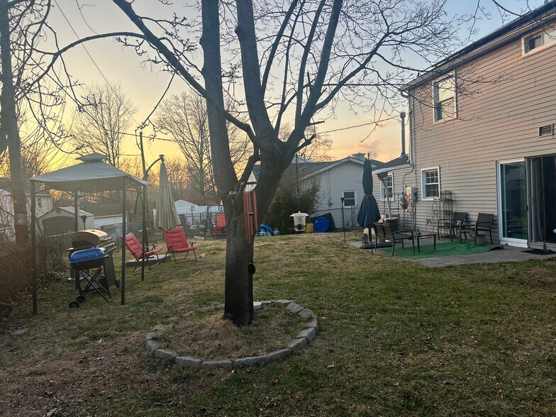 Building Photo - 24 Peachfield Ln