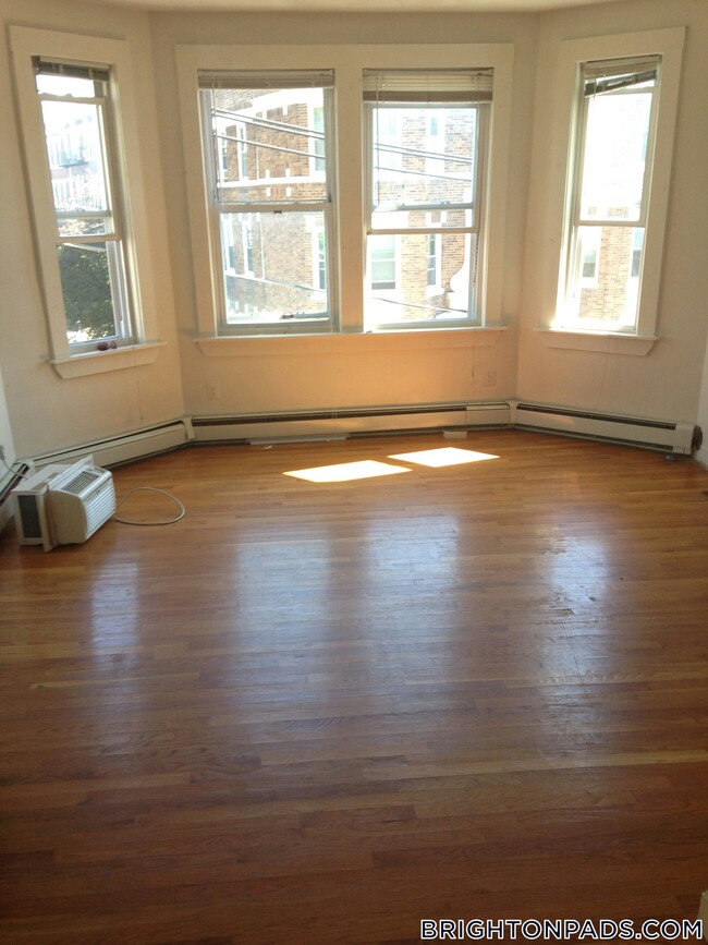 Building Photo - 14 Colborne Rd