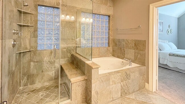 Building Photo - 1013 Gross St