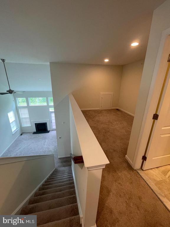 Building Photo - 516 Gray Feather Way