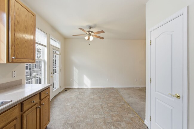 Building Photo - Lovely 3 BR/2.5 BA Townhome in Camp Springs!