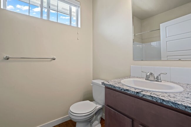 Building Photo - Beautiful Home in Garden City!