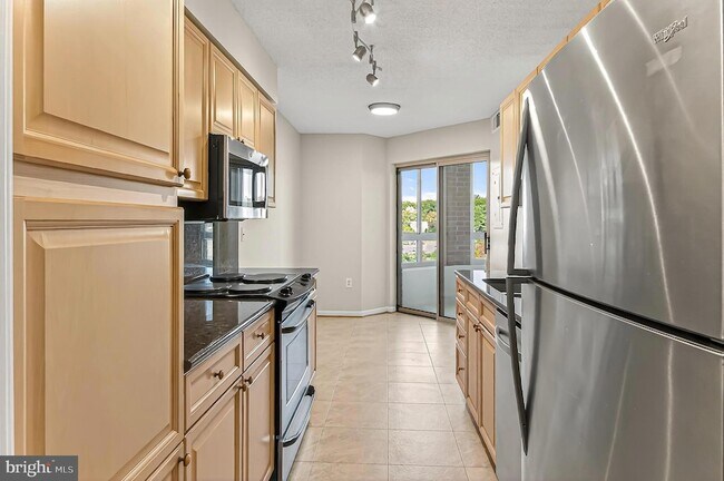 Building Photo - 2151 Jamieson Ave