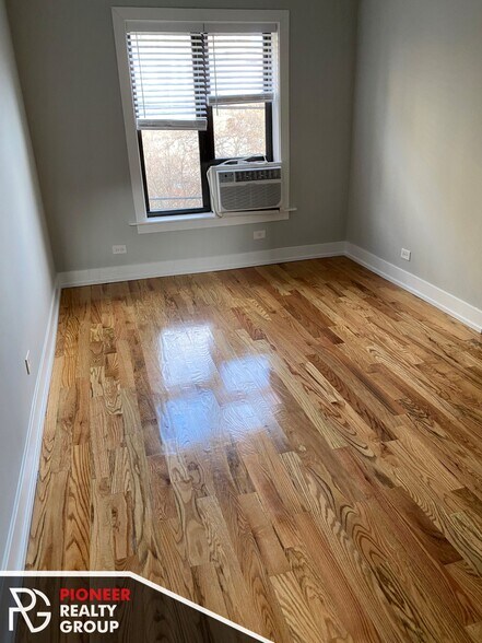 Primary Photo - 908 W George St