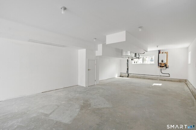 Building Photo - 25 Village Rd