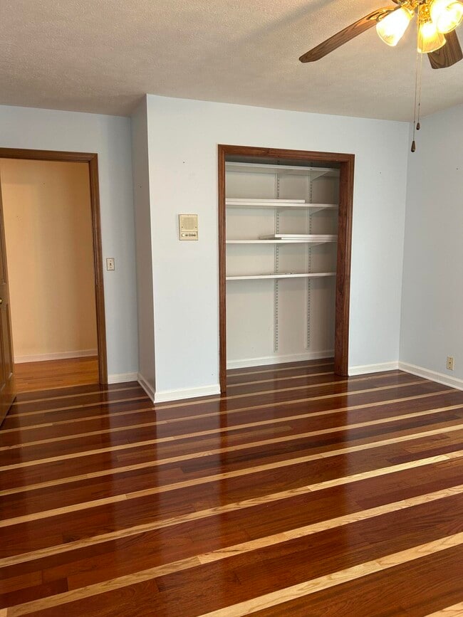 Building Photo - 1970 Gray Mare Hollow Rd