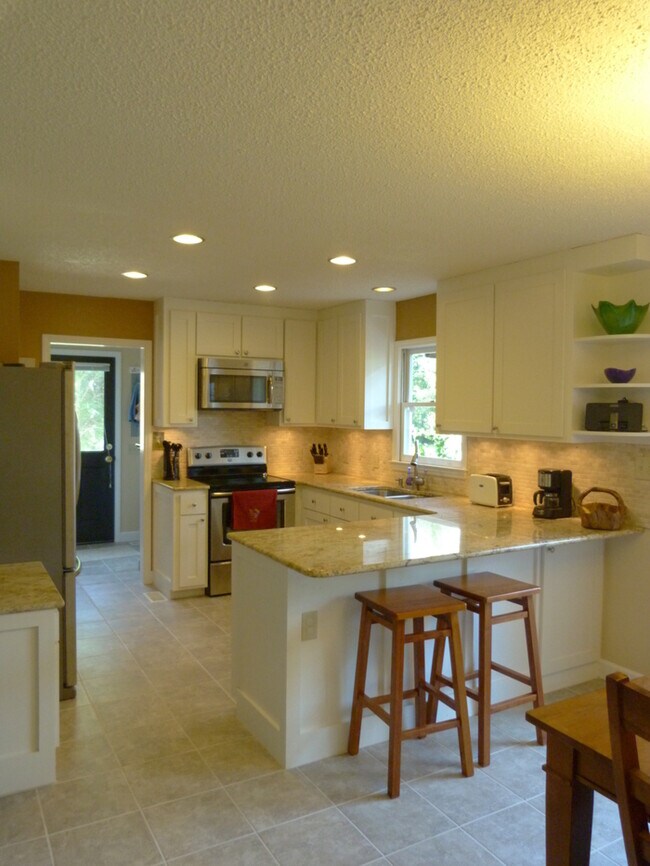 Building Photo - 211 Sandlewood Dr