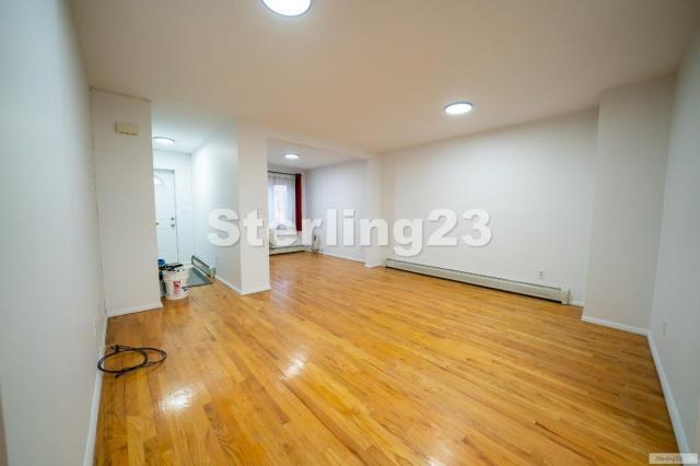 Building Photo - 2 bedroom in ASTORIA NY 11105