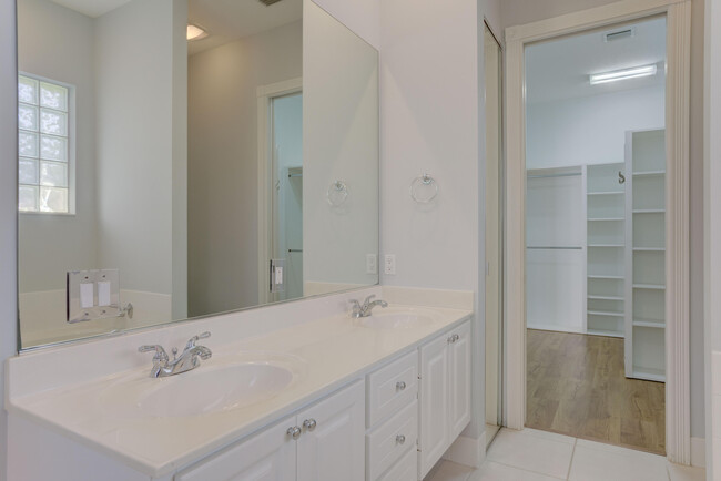 Building Photo - 256 San Remo Dr