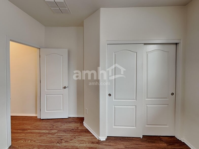 Building Photo - 12659 N Maize Dr