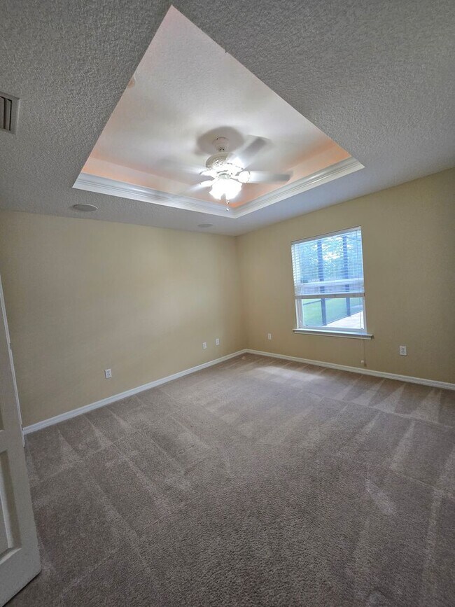 Building Photo - Gorgeous 4-Bedroom Home with Office, Pool,...