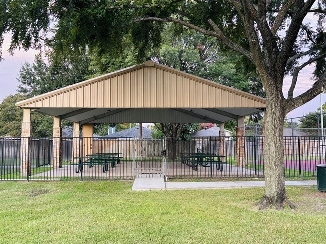 Building Photo - 9219 Goodmeadow Dr