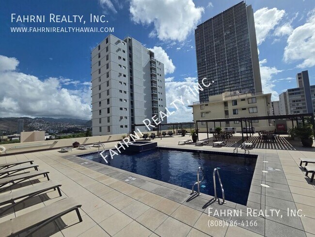 Building Photo - 2211 Ala Wai Blvd