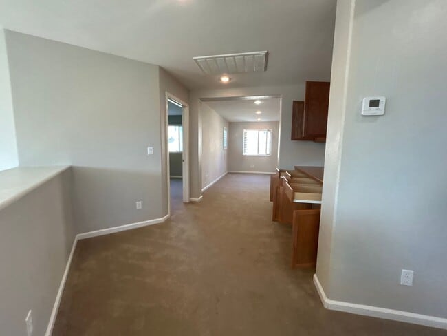 Building Photo - 212 Riverbend Ln