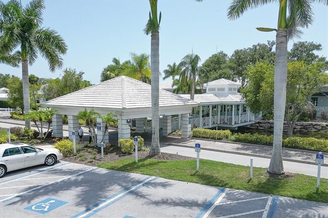 Building Photo - 809 Montrose Dr