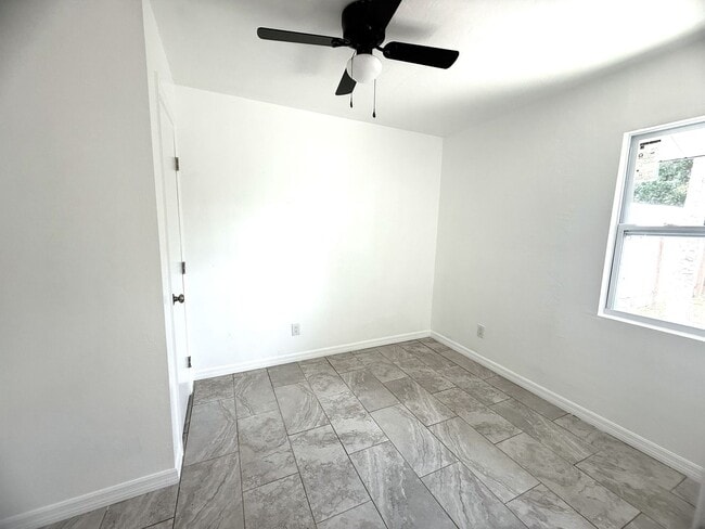 Building Photo - 2621 Nightshade Ln