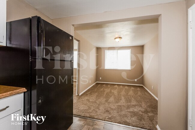 Building Photo - 130 Capri Dr